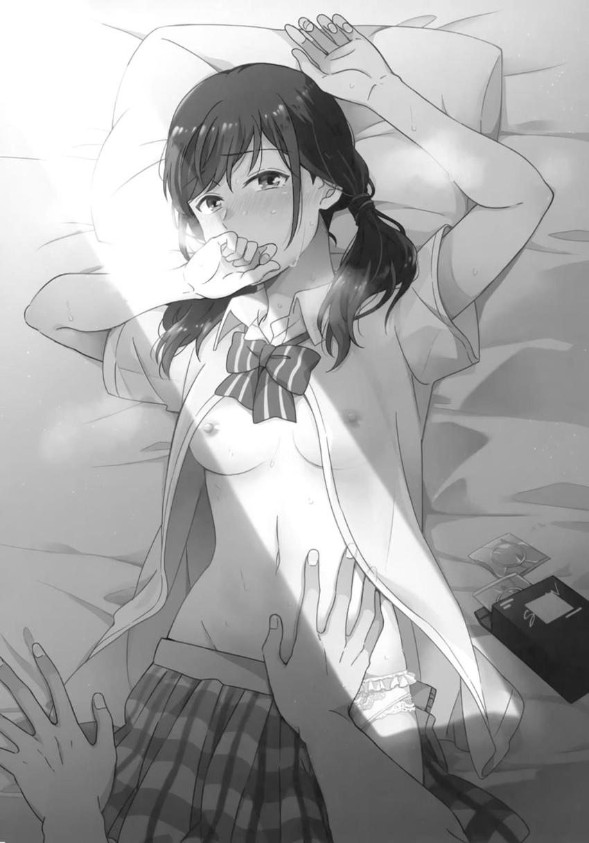 9月の終わりの蒸し暑い雨の日、停電でエアコンが効かない部屋で汗だくイチャラブセックス <> 027
